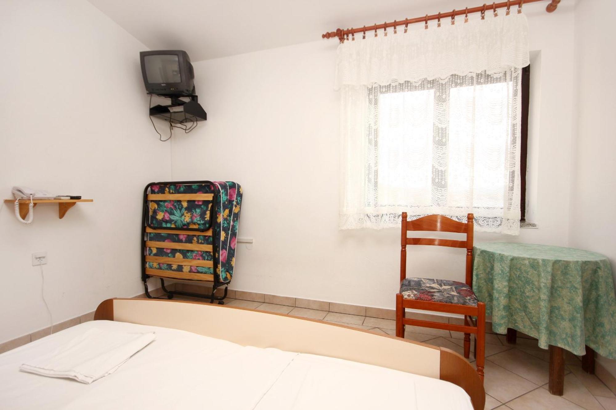 Apartments And Rooms By The Sea Pag - 3152 Pag Town Room photo