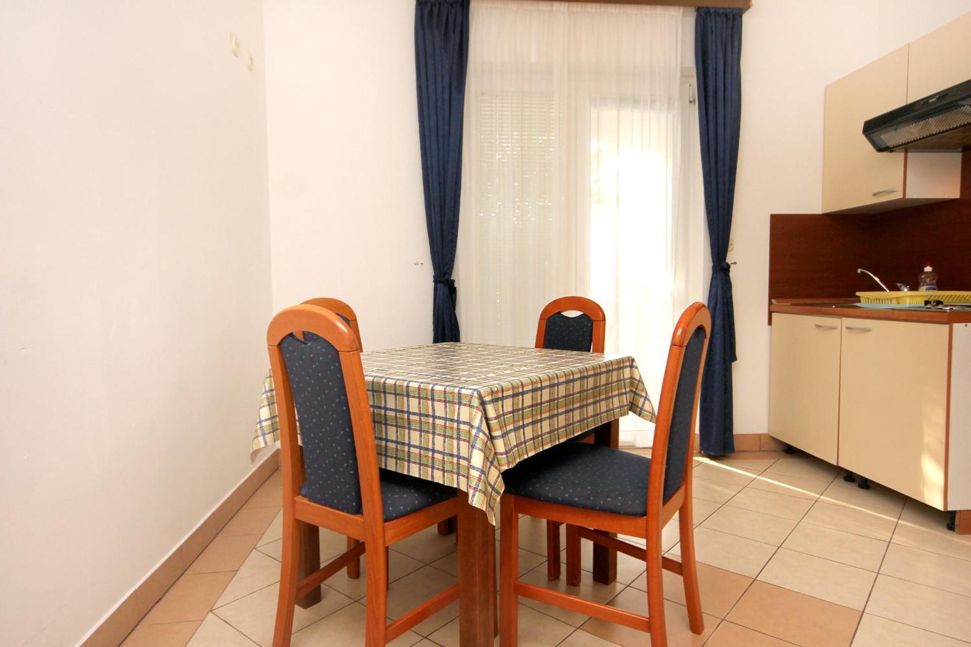 Apartments And Rooms By The Sea Pag - 3152 Pag Town Room photo