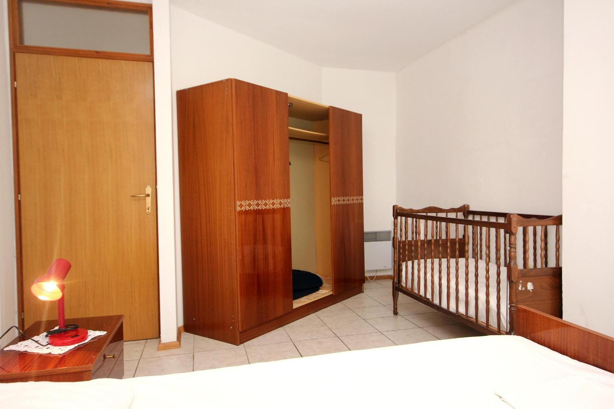 Apartments And Rooms By The Sea Pag - 3152 Pag Town Room photo